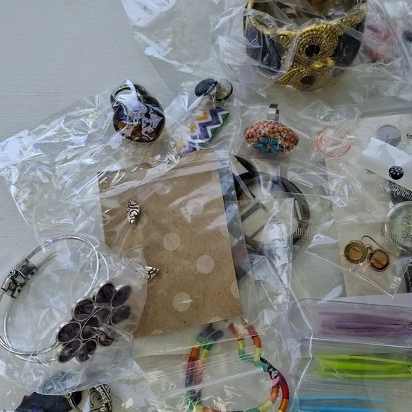 28+ Pieces Assorted Wearable Jewelry - Picture 2 of 4